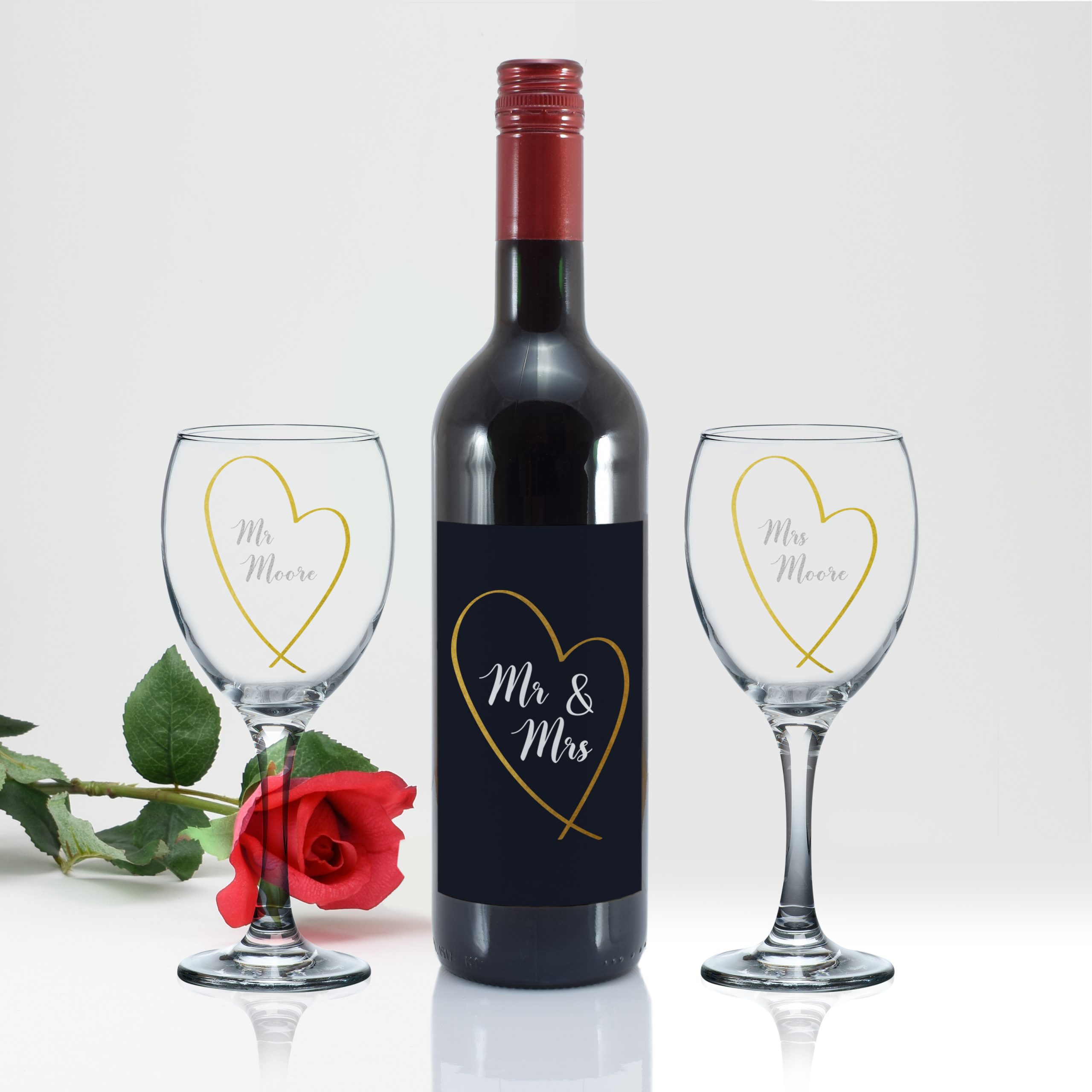 4004255-Mr-Mrs-Gold-Heart-Red-Wine-Gift-Set-2.jpg