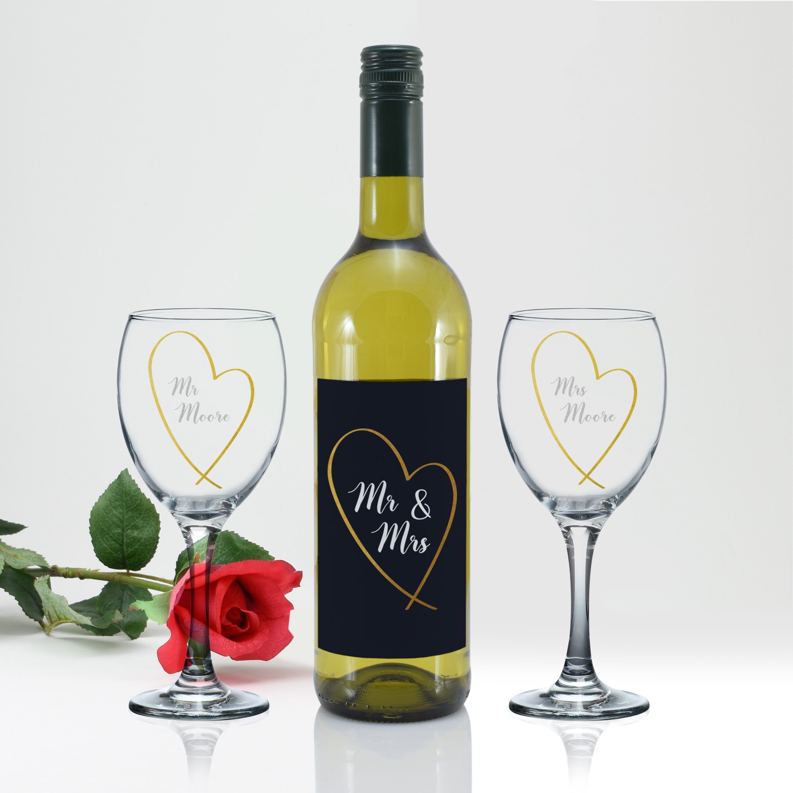 4004256-Mr-Mrs-Gold-Heart-White-Wine-Gift-Set-2.jpg