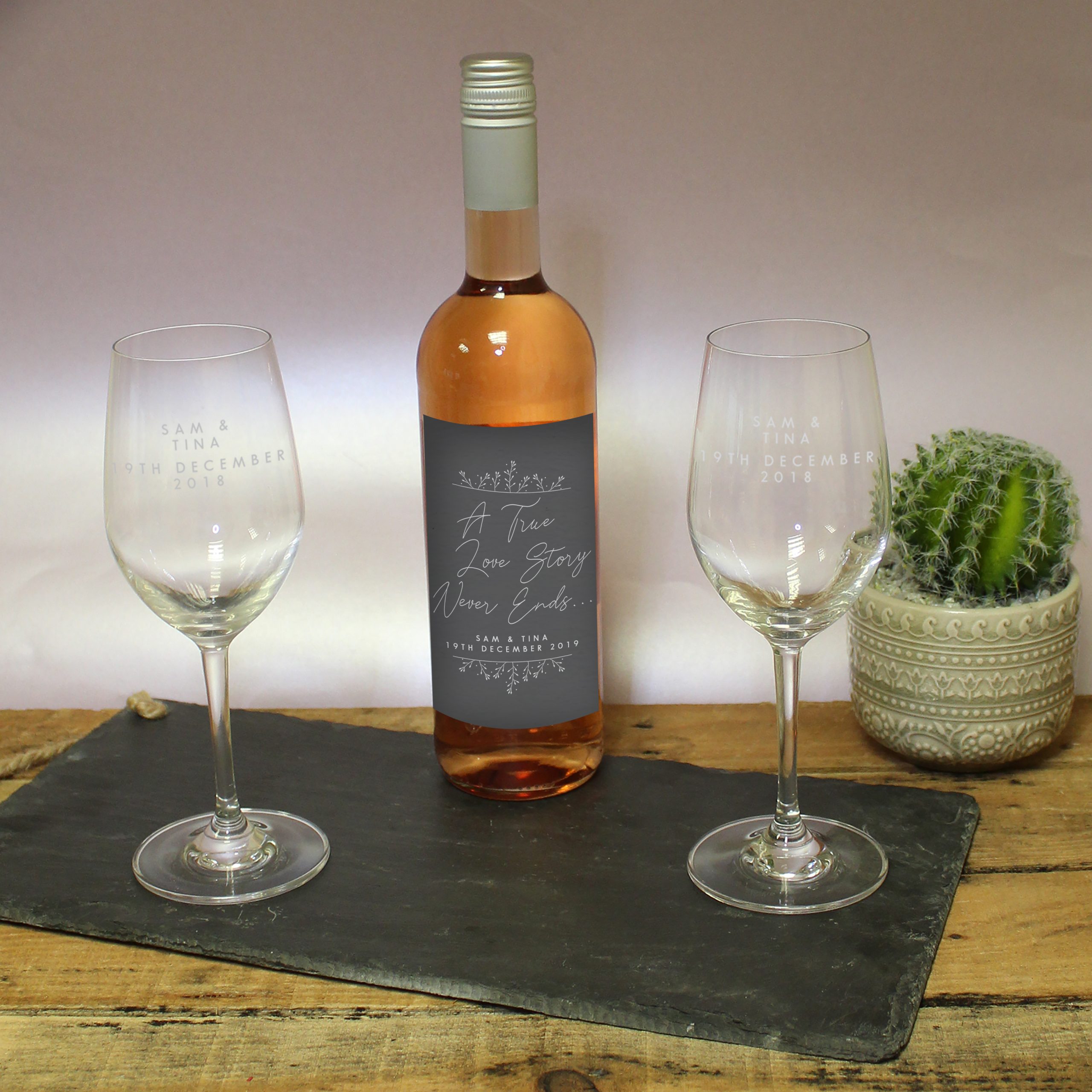 4004452-True-Love-Story-Rose-Wine-Gift-Set-2.jpg